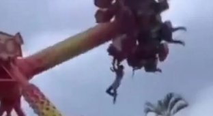 A child in Indonesia went crazy from the attraction (6 photos + 1 video)