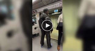 This is Sparta: a black man was thrown out of the subway