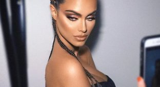 Очаровательные девушки рано утром