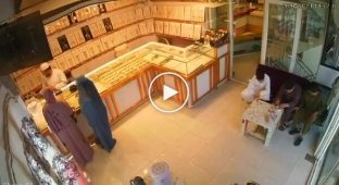 Пограбування ювелірного магазину в Афганістані