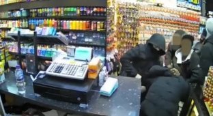 Воры дважды наведались в магазин за вейпами (4 фото + 1 видео)