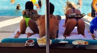Vulgar funny photos with girls 9