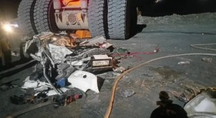 All that was left of a UAZ after a meeting with a BelAZ (2 photos + 1 video)