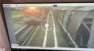 In Russia, a man lost his legs while trying to get off a moving train