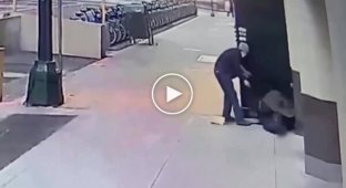 In the USA, a homeless man robbed a man who decided to do a good deed