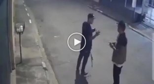 In Brazil, an unarmed man was able to fight off robbers with a gun