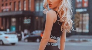Красивые девушки со всех сторон