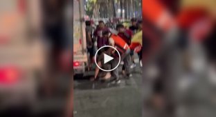 A group of ten men brutally beat a tourist at a popular Asian resort ., conflict, Russian, tourist