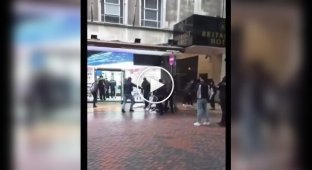 У Берліні перехожий врятував підлітка, став живим щитом проти нападників