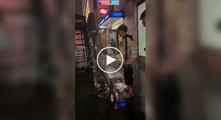 В Лондоне прохожий задержал мужчину, приставшего к девочке