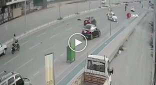 Mission impossible - attempting to cross a 10-lane road in Turkey