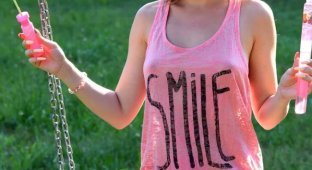 Блондинка Лика на качелях