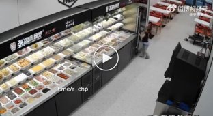 Відвідувач магазину врятував дівчинку