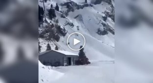 Сильний вітер зірвав кабінку з жінкою на канатній дорозі в Швейцарії