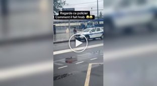 Женщина пыталась зарезать двух полицейских