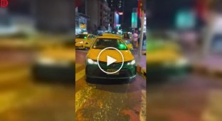 Хаос в центре Бангкока: женщина с ножом напала на прохожих