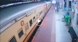 Полицейский в последний момент спас девушку