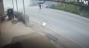 Пенсіонера накрила гігантська стіна пилу