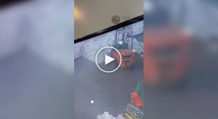 На рабочего упали мешки с песком