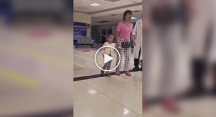 В Китае спасли трехлетнюю девочку с 15-сантиметровым ножом в голове