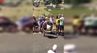Two elderly fans started a fight during the Tour de France