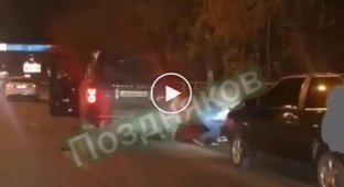Мужчина в России попытался заманить девушек в свой внедорожник и открыл стрельбу по их защитникам в Екатеринбурге