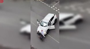 Конфликт между водителем и велосипедистом закончился неожиданно