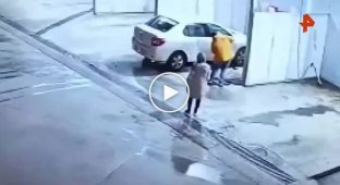 Оползень обрушился на автомойку в Турции