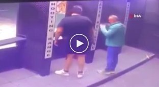 In Turkey, a fat guy tried to shoot himself, considering himself a loser