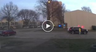 Камера у дома сняла стрельбу в Кливленде — женщине невероятно повезло