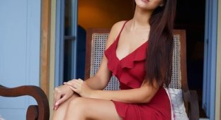 Пышненькая брюнетка Анжела