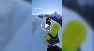 Турист упал с горы в Китае