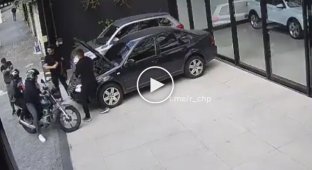 Бразильский полицейский подстрелил парней, пытавшихся подшутить над своими знакомыми