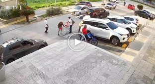 A man caught robbers by surprise