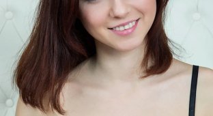 Милая брюнетка Аурика