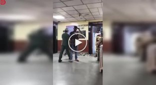 Чоловік з мачете в голові самостійно дійшов до лікарні