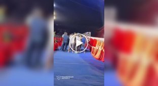 Неудачный трюк в цирке: мужчинам не удалось поймать артистку