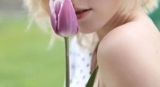 Симпатичная блондинка Леся