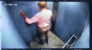 Чоловіка мало не затиснуло ліфтом