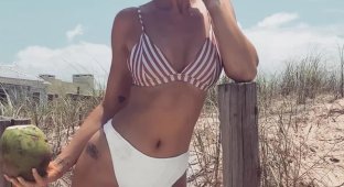 Синтия Дикер - Девушка Дня