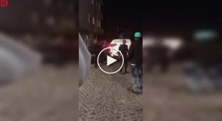 В Африке полиция действует жестко, вне зависимости от пола