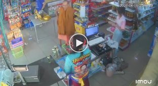 В Таиланде монаха изгнали из буддистского храма за пристрастие к алкоголю