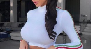 Стрункі та красиві спортсменки