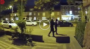 Владелица закусочной отпугнула грабителей горячим жиром