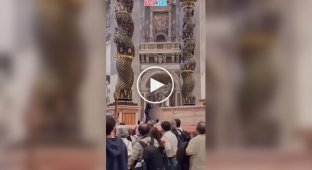 An unknown man urinated on the altar of confession in St. Peter's Vatican Basilica