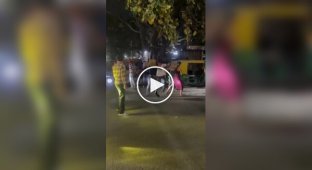 В Дели три женщины избили домогавшегося к ним мужчину