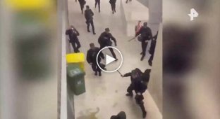 Полиция жестко расправилась с буйными футбольными фанатами в Испании