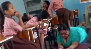 A teacher demanded that her children give her a massage