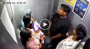 Ребенку зажало руку в лифте