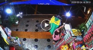 Хозяйку вьетнамского магазина ударило током